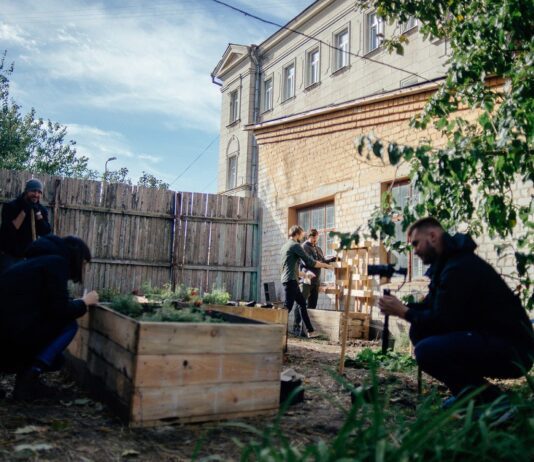 В центре города завершают создание мини экофермы