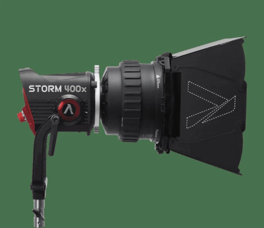 Світлотіньові малюнки нуару та контровий промінь з Aputure Storm 400x і CF7 Fresnel Aputure Storm 400x